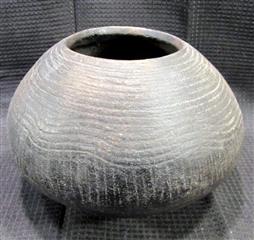 LOT 2 EARTHENWARE ROUNDED BOTTOM POTS - ONE POT EIGHT INCHES TALL WITH DIAGONO G
